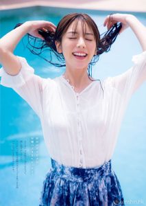 貴島明日香 以模特兒及人氣第1天氣女郎身份 發放性感魅力