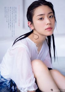 貴島明日香 以模特兒及人氣第1天氣女郎身份 發放性感魅力