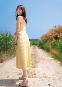 貴島明日香 以模特兒及人氣第1天氣女郎身份 發放性感魅力